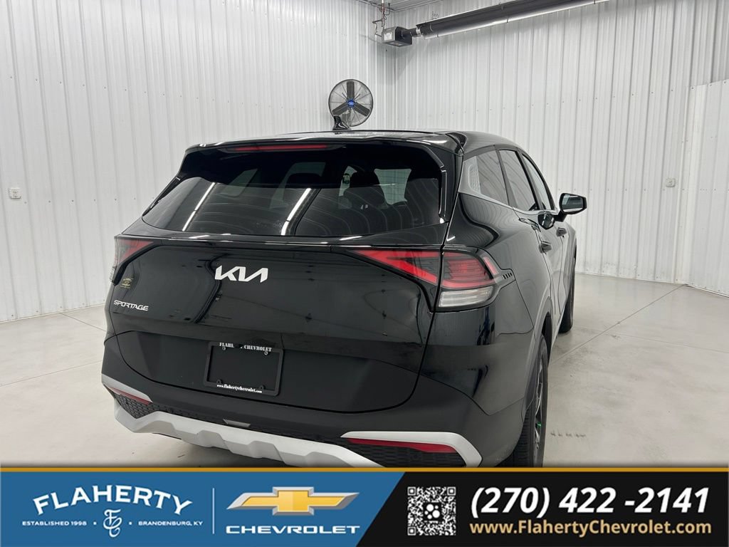 Used 2025 Kia Sportage LX FWD image 3