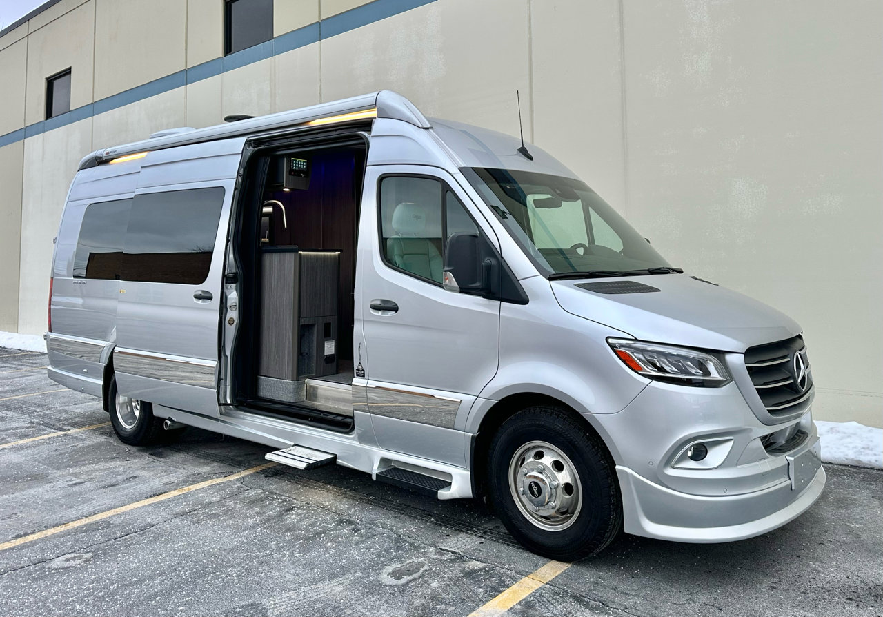 Used 2024 Mercedes-Benz Sprinter 3500 image 8