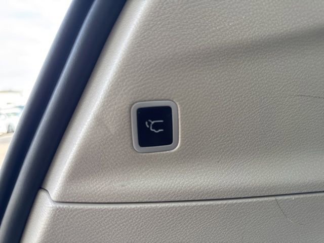 Used 2024 Chrysler Pacifica Touring-L FWD image 24