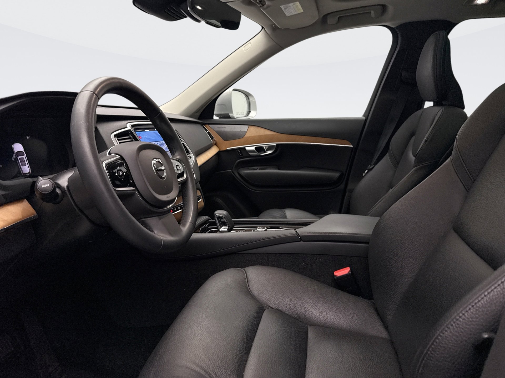 Used 2024 Volvo XC90 B6 Plus w/ Protection Package Premier image 9