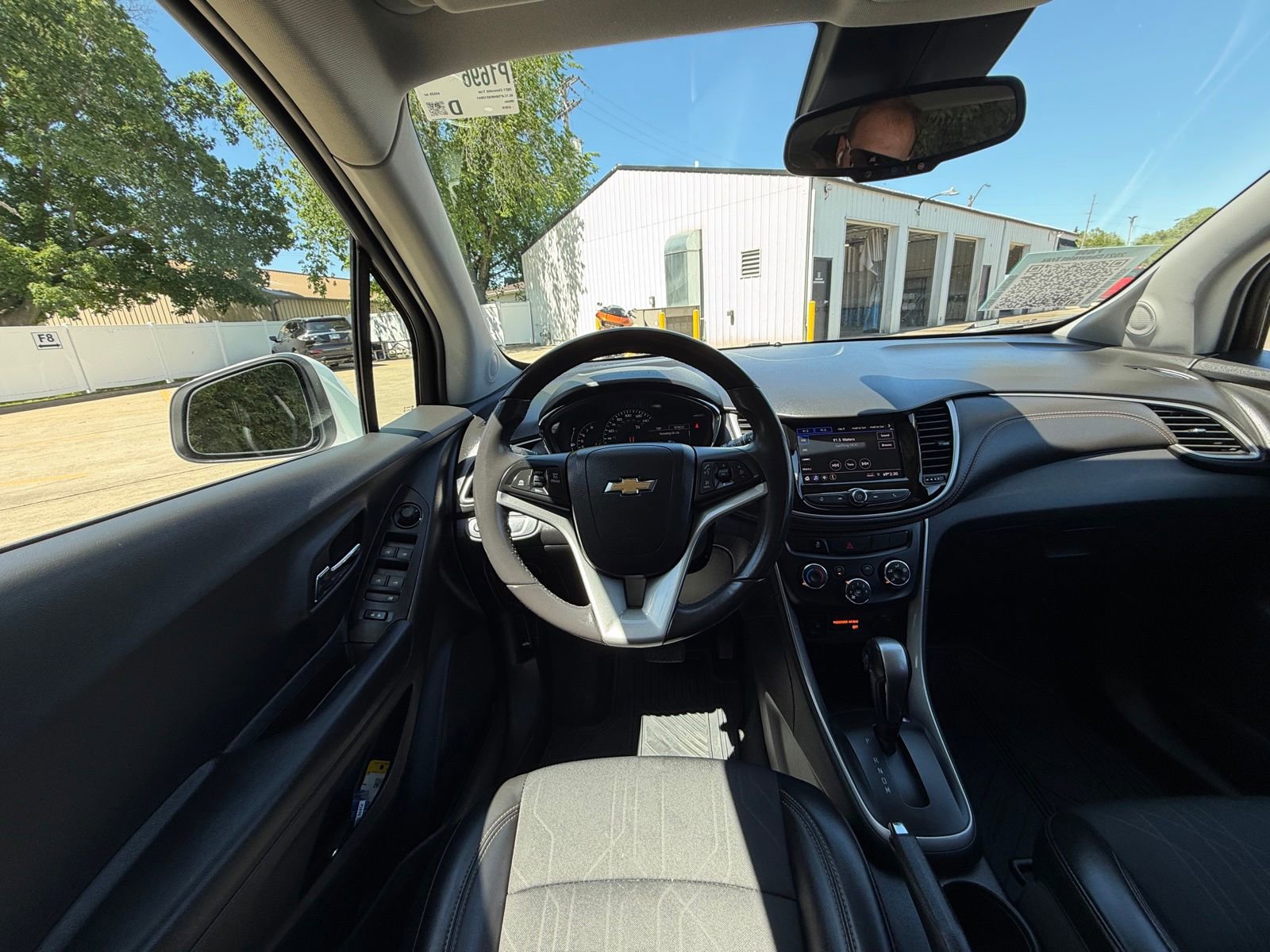 Used 2021 Chevrolet Trax LT w/ LT Convenience Package AWD/4WD image 2