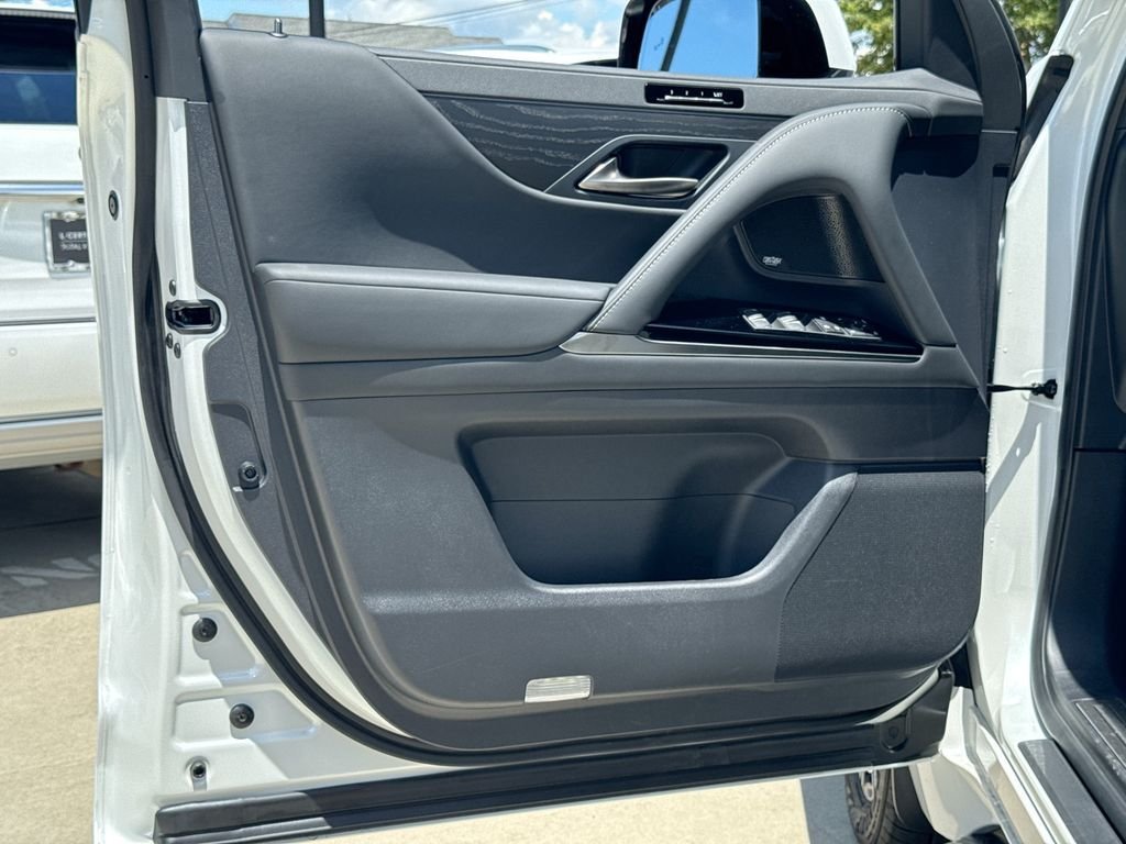 New 2026 Lexus LX 600 4WD w/ Luxury Package image 12