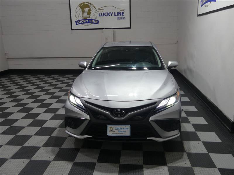 Used 2023 Toyota Camry XSE FWD image 3