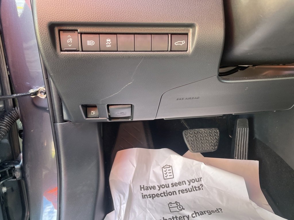 Used 2024 Toyota Venza LE image 17