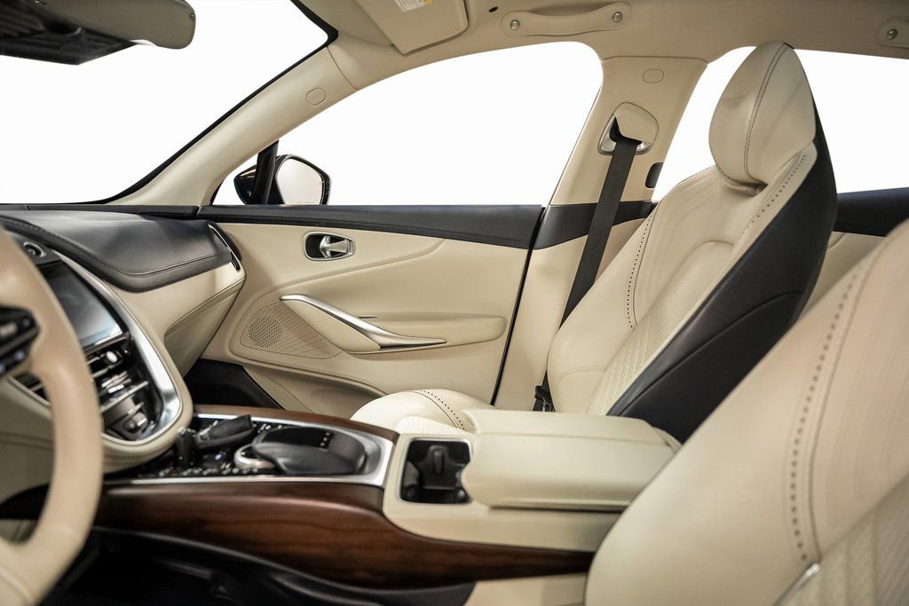 Used 2021 Aston Martin DBX image 49