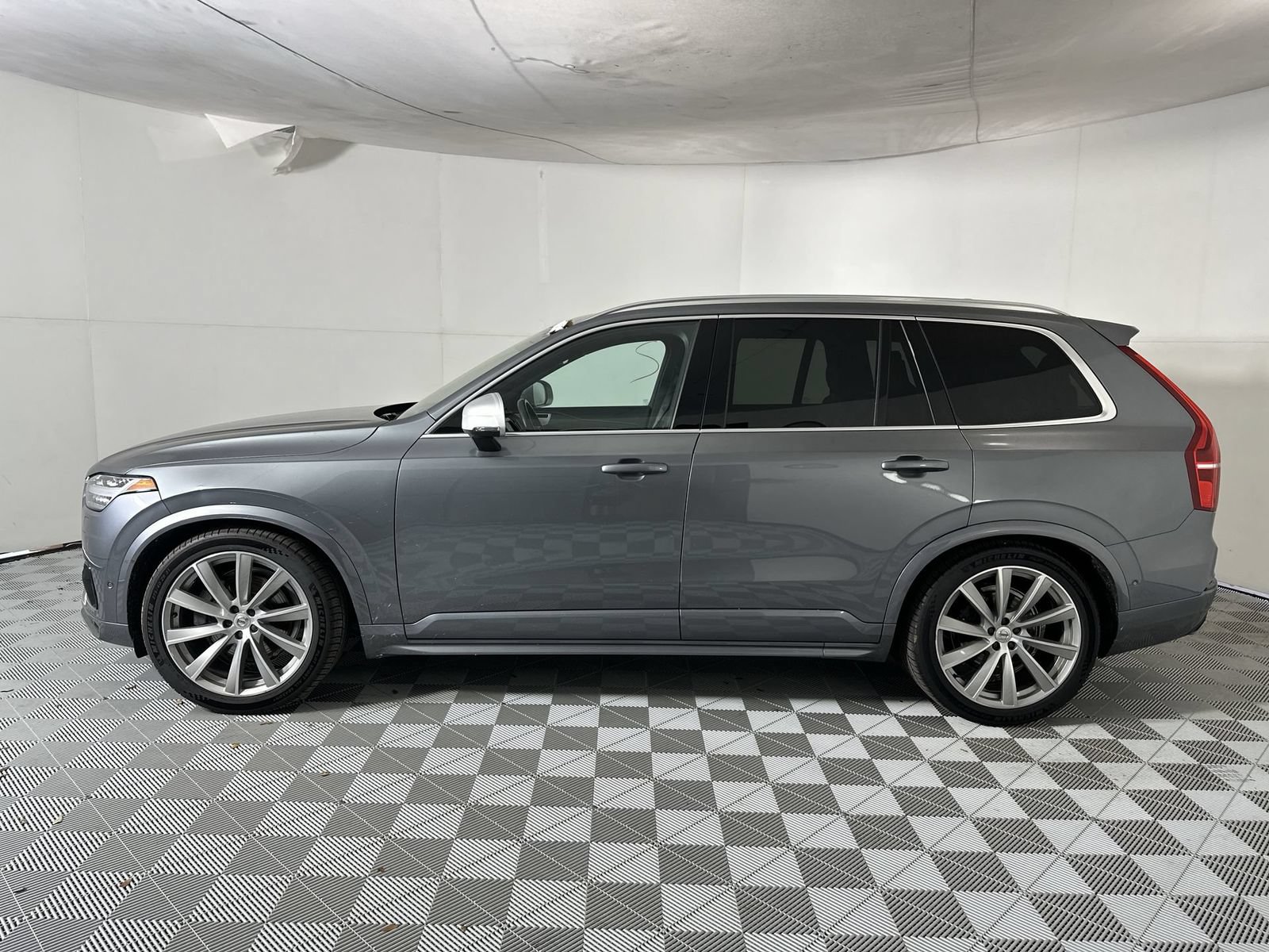 Used 2019 Volvo XC90 T6 R-Design w/ Advanced Package AWD/4WD image 5