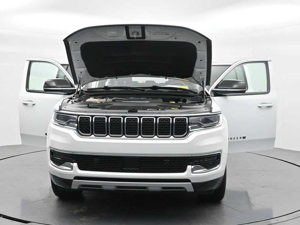 Used 2024 Jeep Wagoneer Series II w/ Flexible Seating Group RWD image 40