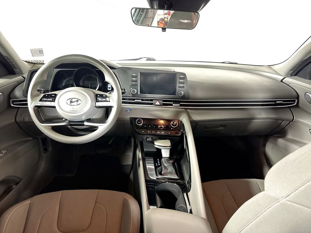 Used 2022 Hyundai Elantra Blue image 12