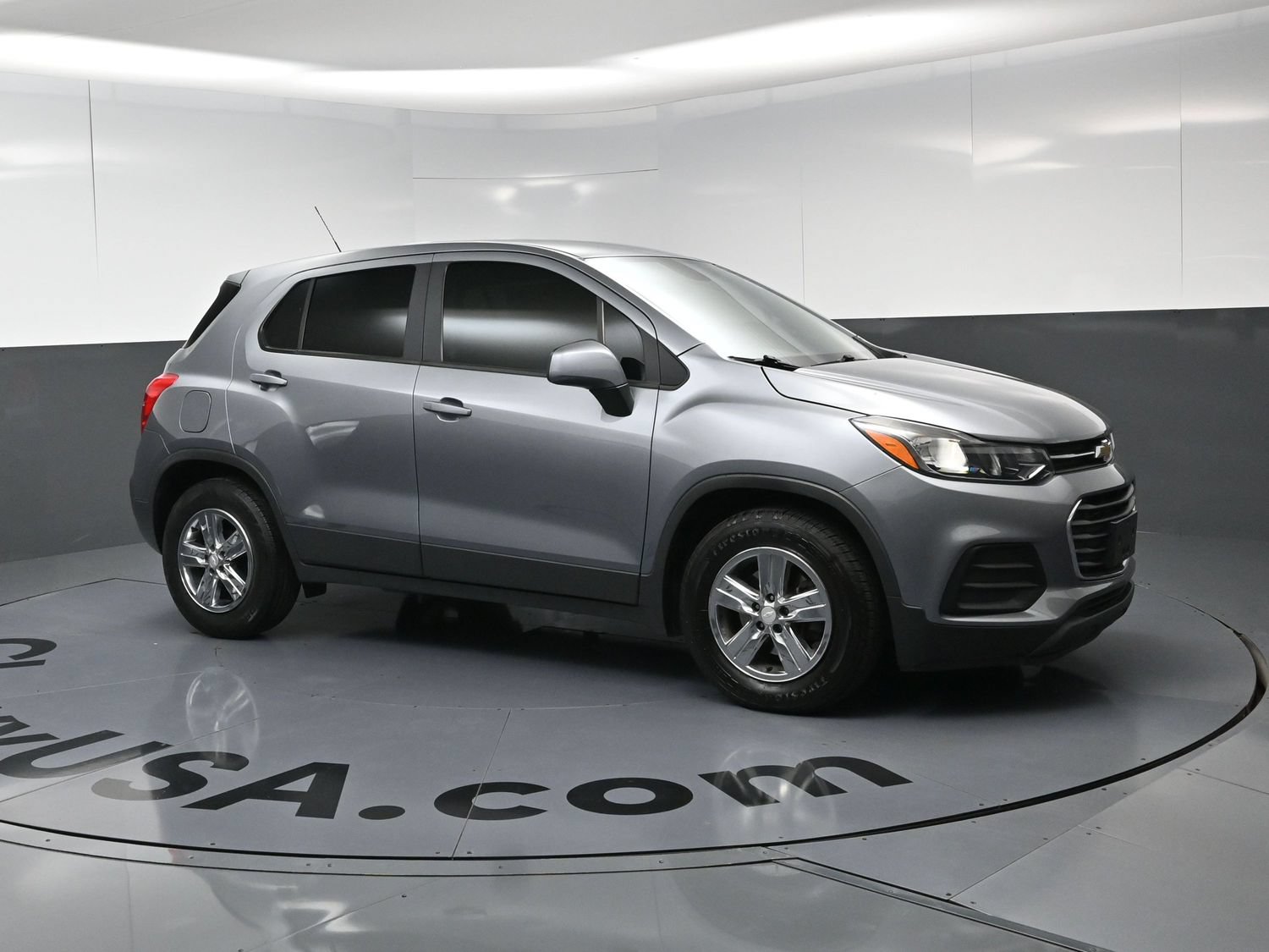 Used 2020 Chevrolet Trax LS FWD image 2