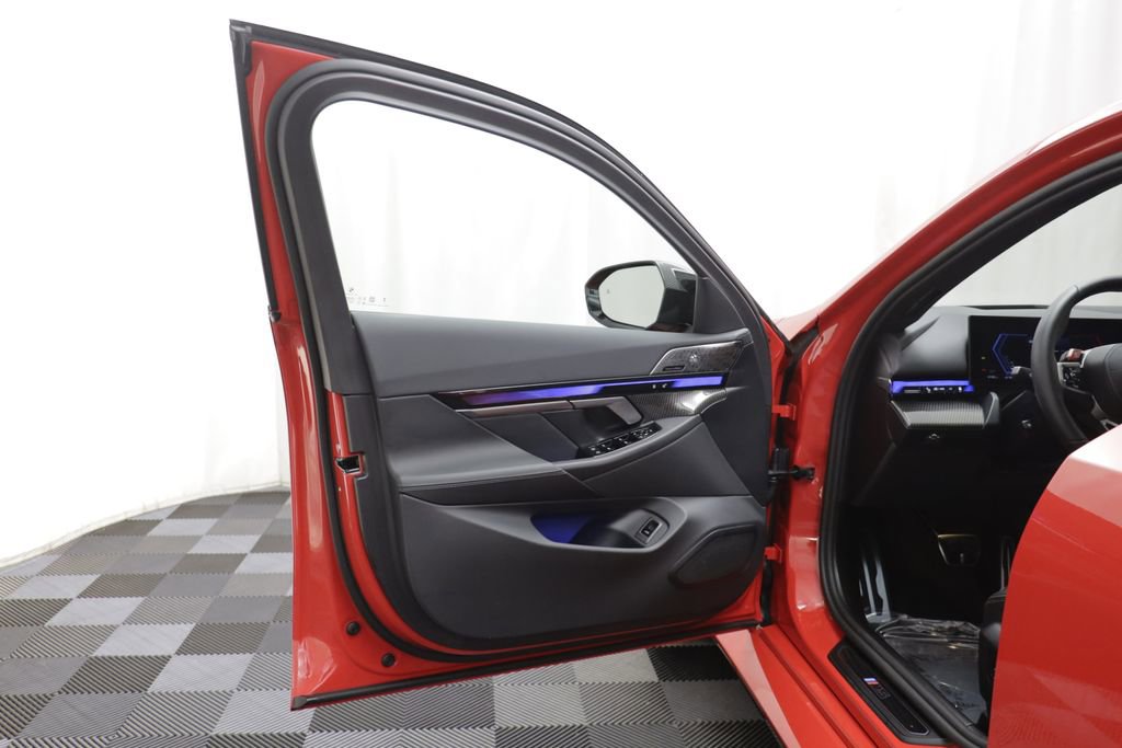 Used 2026 BMW M5 w/ Carbon Package AWD/4WD image 5