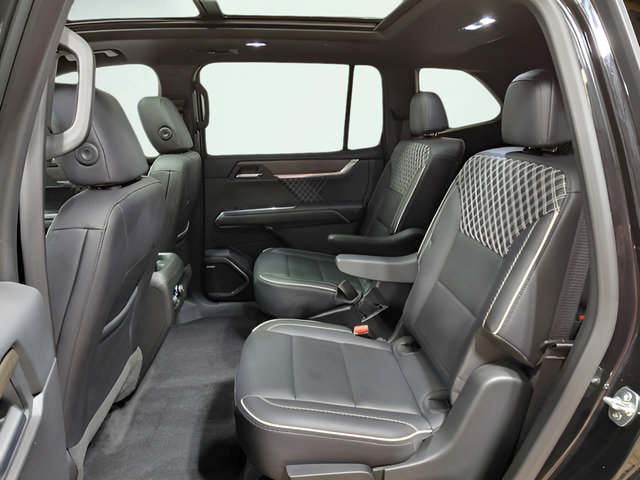 Used 2025 GMC Acadia Denali w/ LPO, Floor Liner Package AWD/4WD image 39