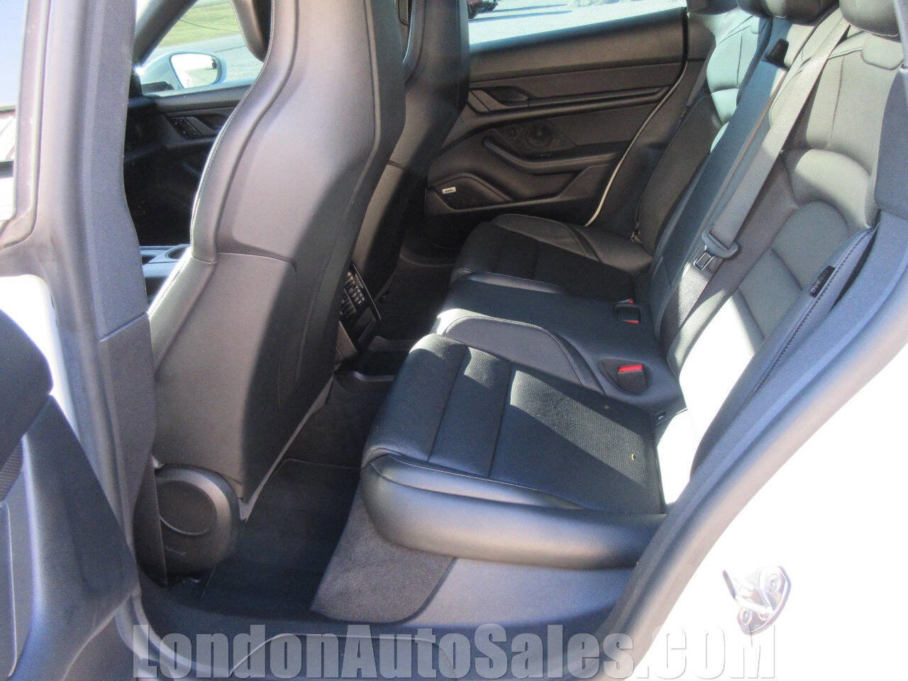 Used 2021 Porsche Taycan image 13