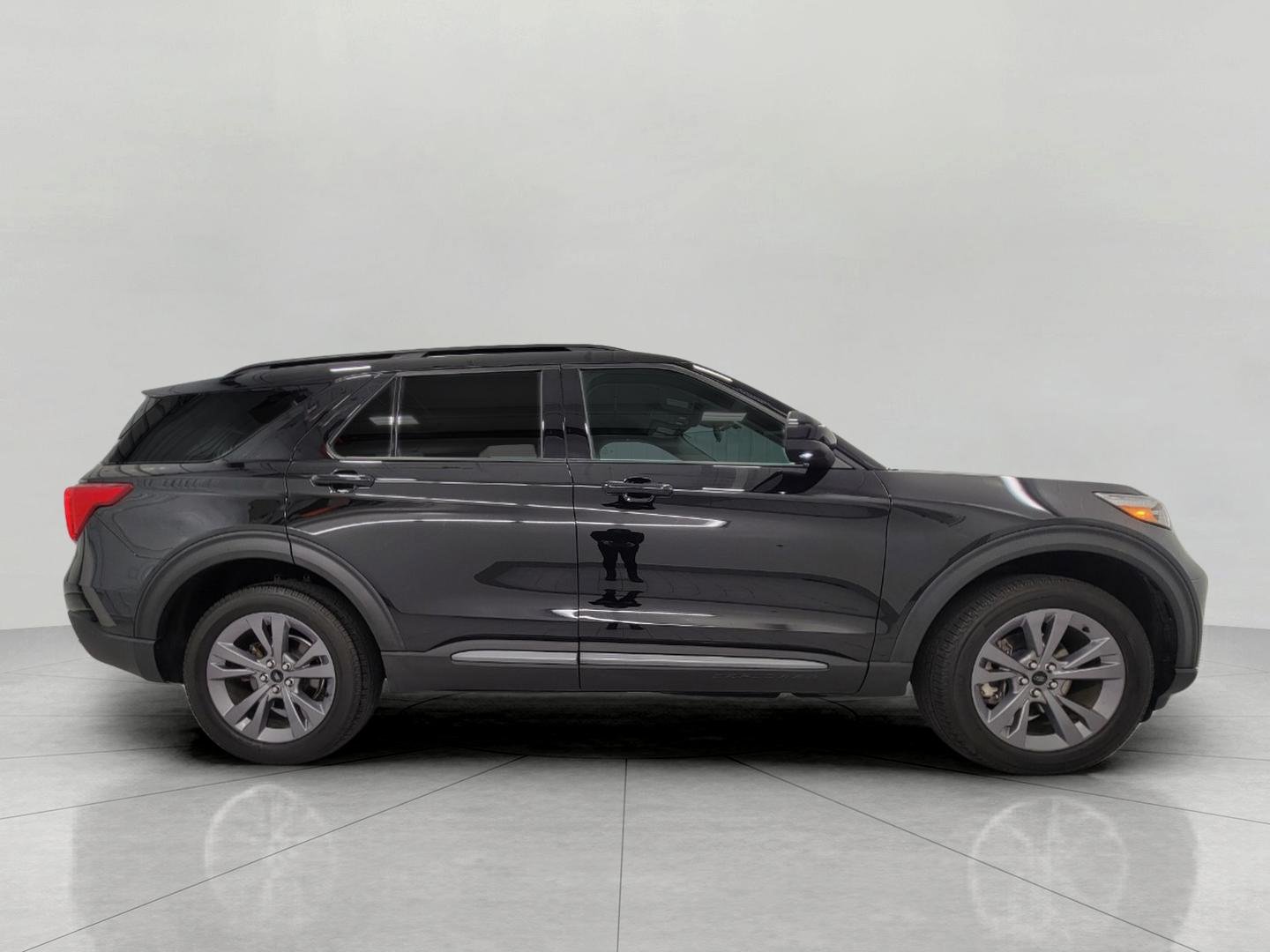 Used 2023 Ford Explorer XLT w/ Equipment Group 202A AWD/4WD image 12