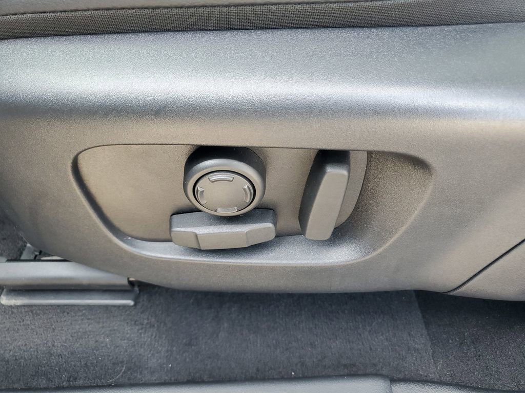 Used 2025 Land Rover Discovery Sport S image 18