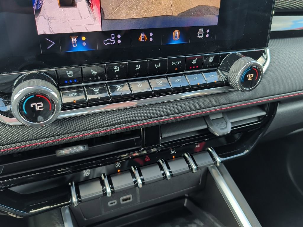 Used 2025 Chevrolet Colorado Z71 w/ Midnight Edition image 22