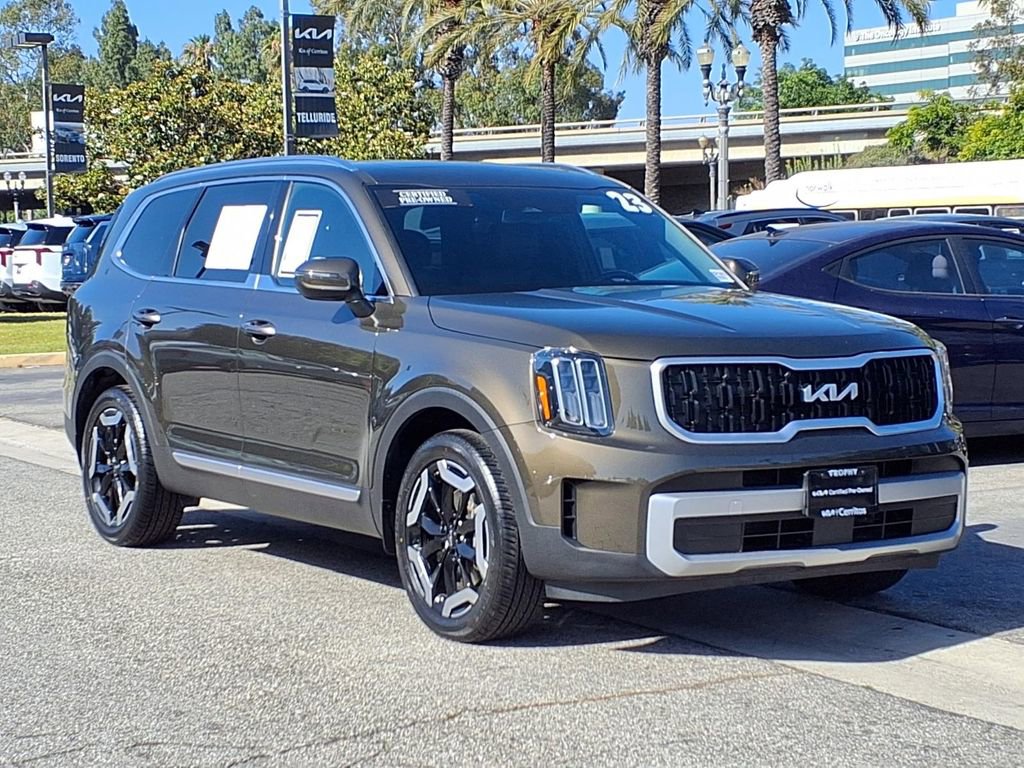 Certified 2023 Kia Telluride EX w/ EX Captain's Chair Package FWD image 7