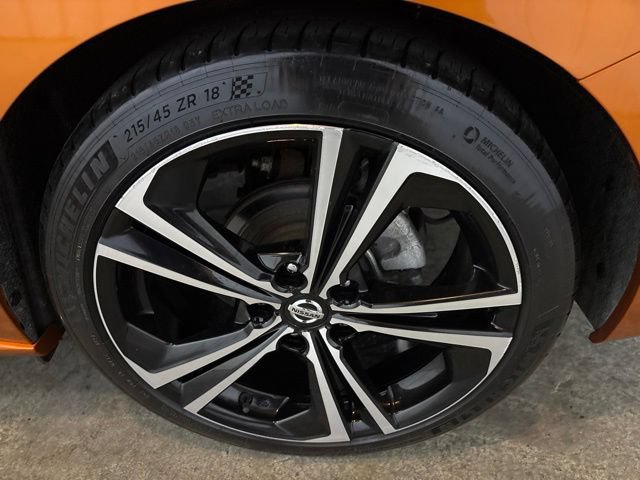 Used 2020 Nissan Sentra SR w/ Premium Package FWD image 9