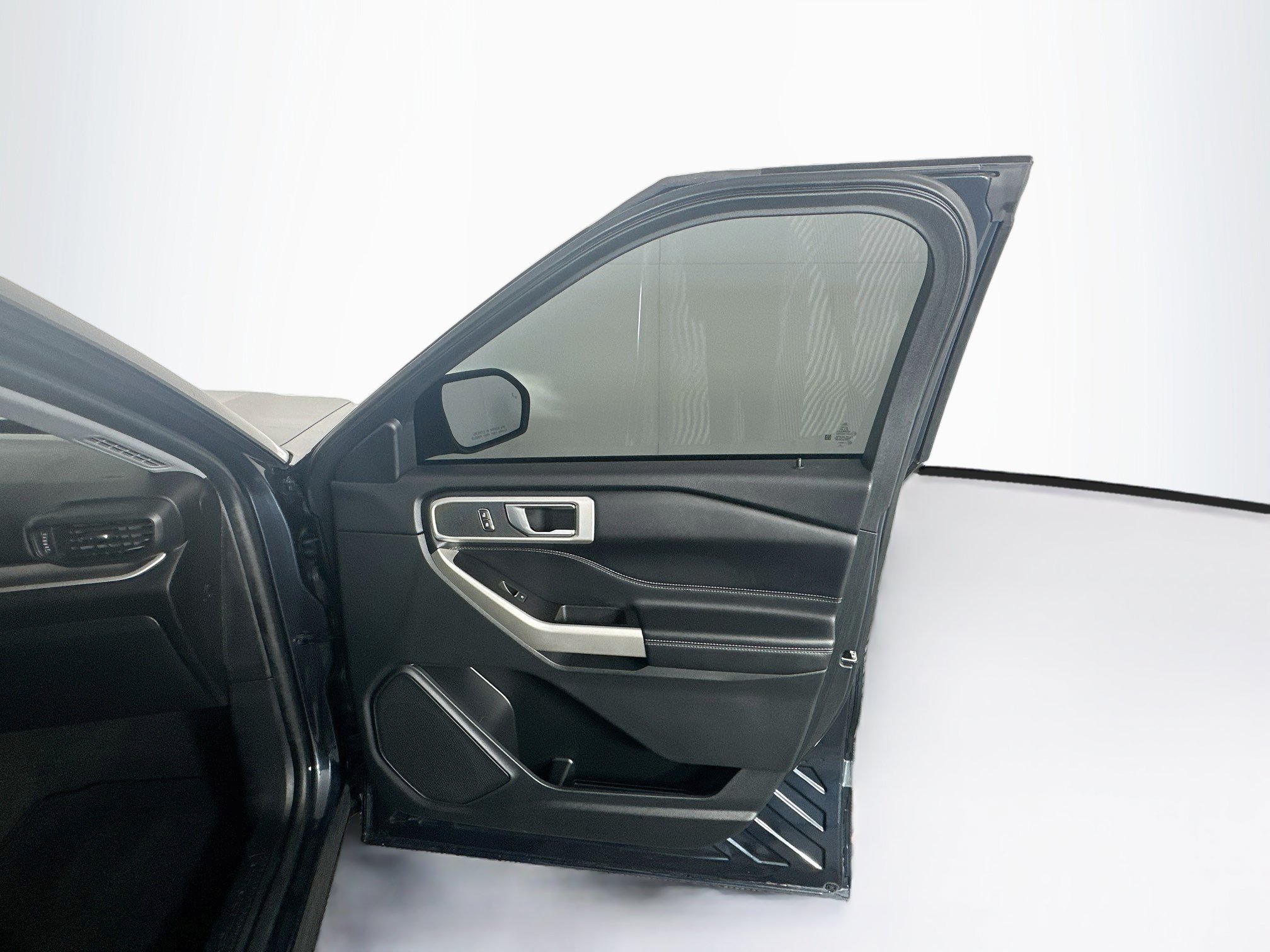 Used 2022 Ford Explorer XLT RWD image 32