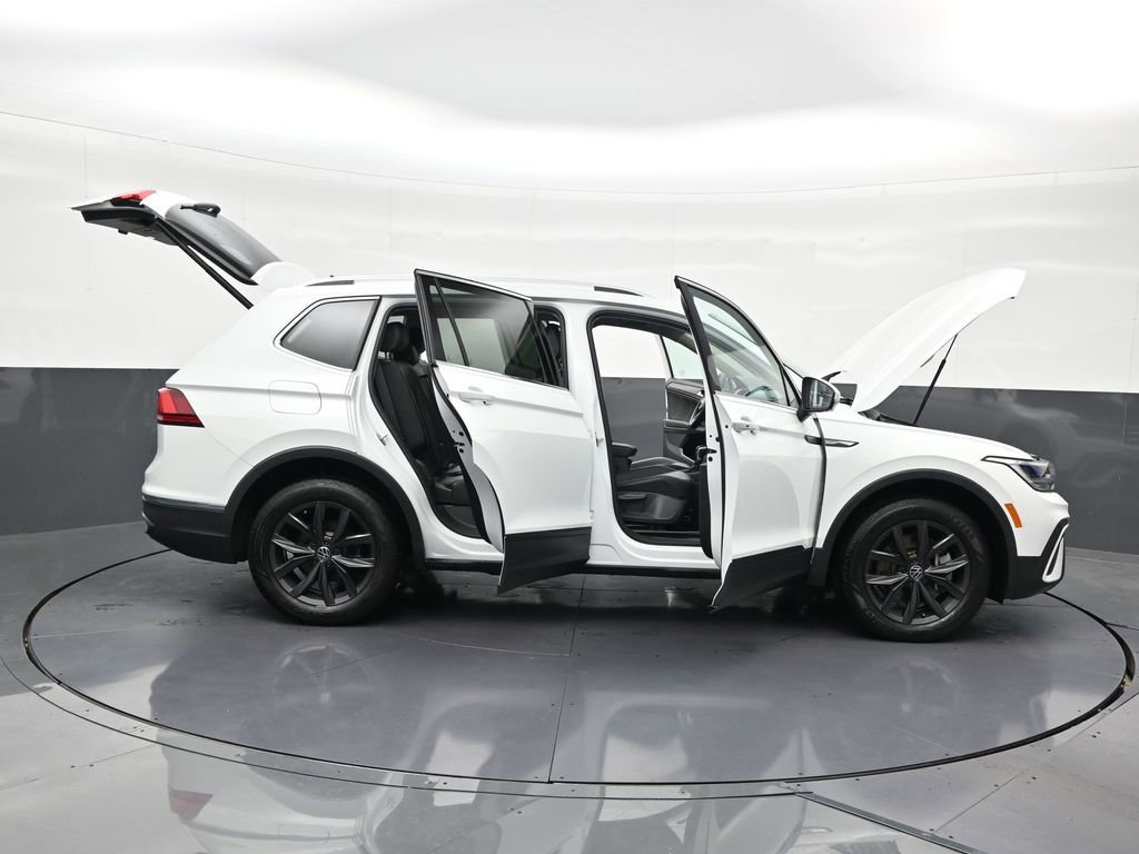Used 2024 Volkswagen Tiguan SE FWD image 32