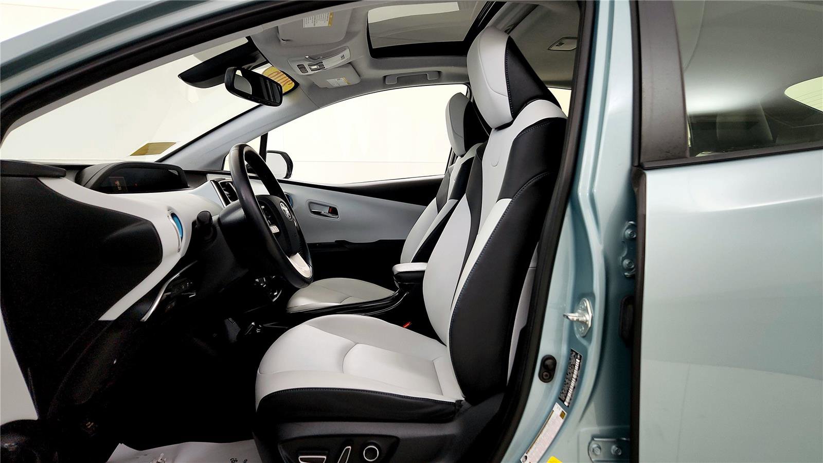 Used 2016 Toyota Prius Four image 25