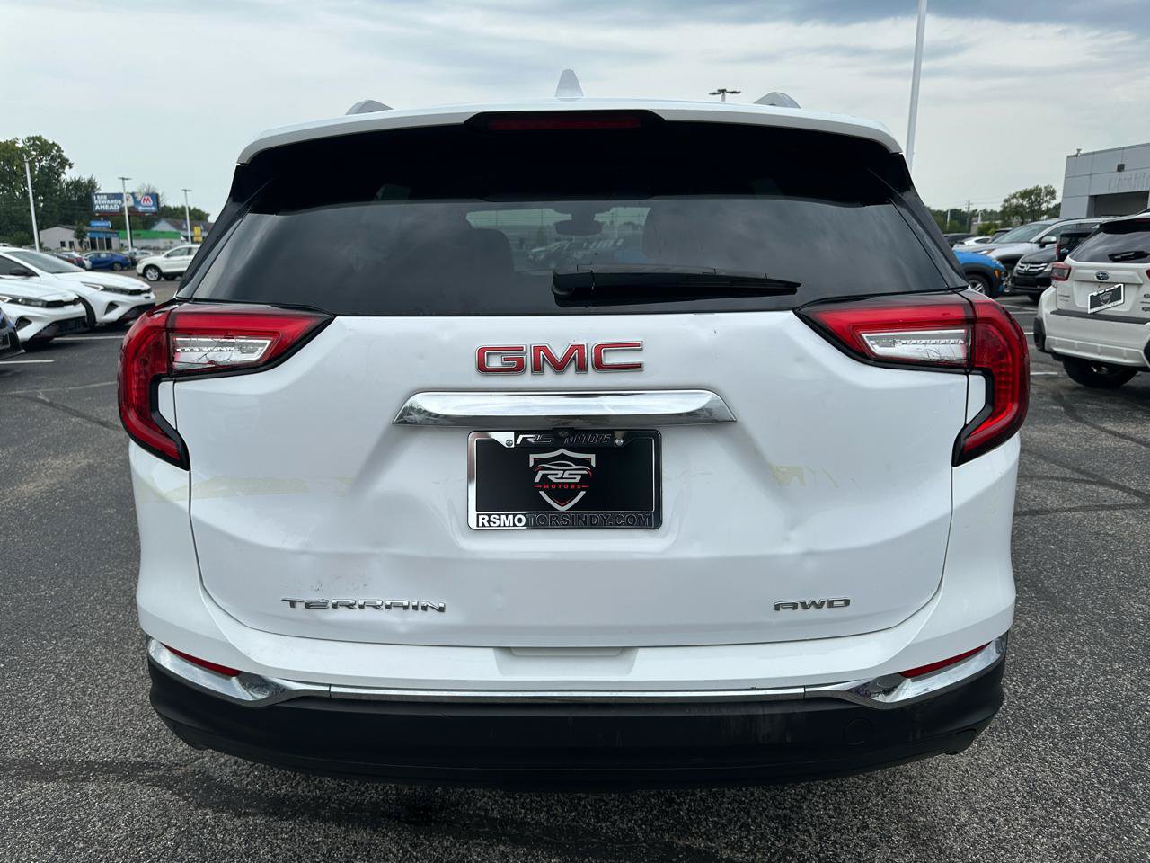 Used 2024 GMC Terrain SLT AWD/4WD image 5