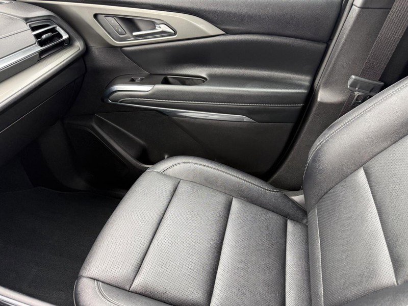 Used 2025 Chevrolet Traverse LT image 20