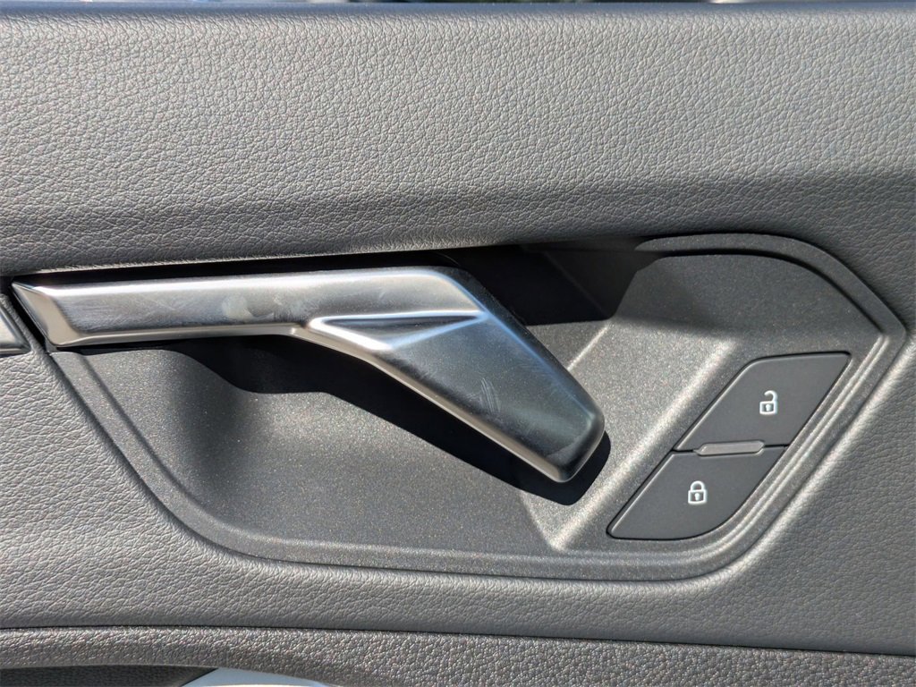 New 2025 Audi Q3 2.0T Premium image 11