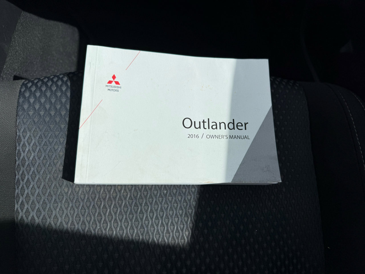 Used 2016 Mitsubishi Outlander SE image 22
