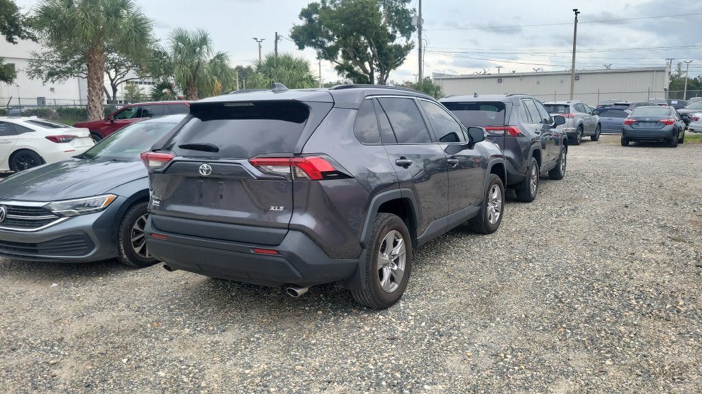Used 2025 Toyota RAV4 XLE w/ Convenience Package FWD image 4