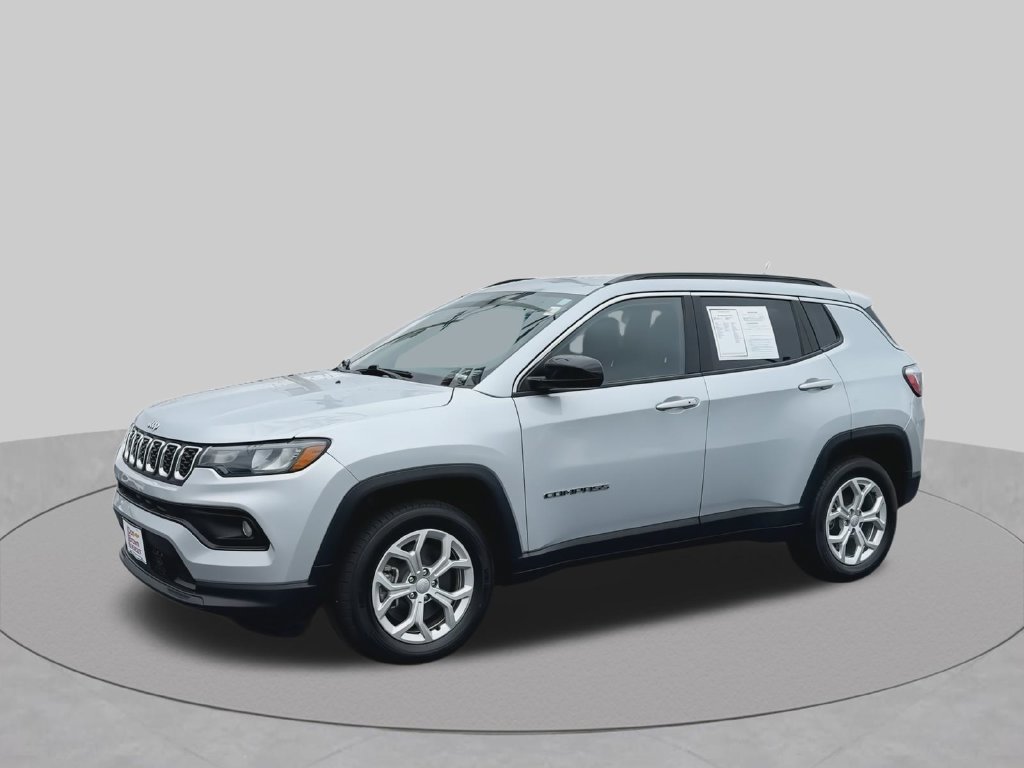 Used 2024 Jeep Compass Latitude AWD/4WD image 4