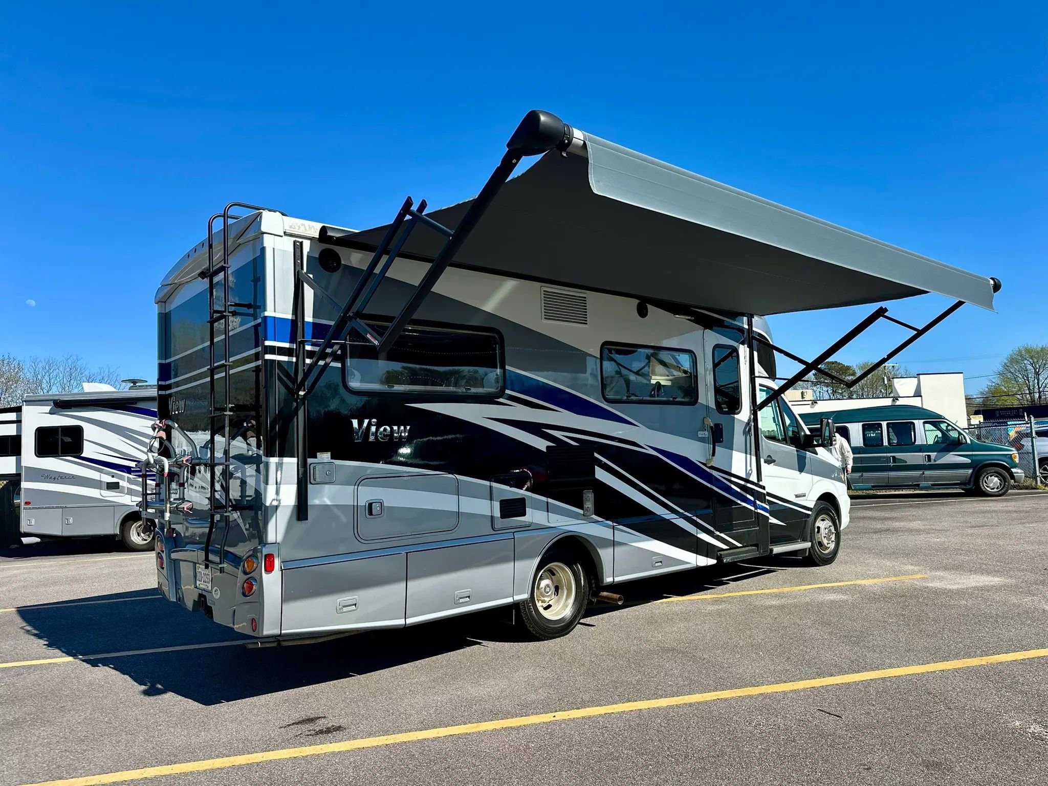 Used 2016 Mercedes-Benz Sprinter 3500 image 3