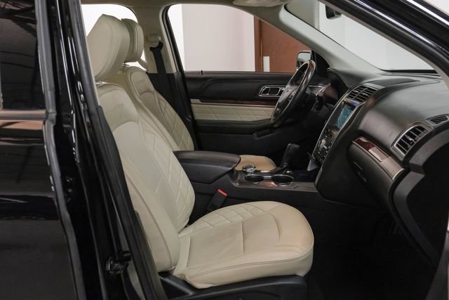 Used 2018 Ford Explorer Platinum image 32
