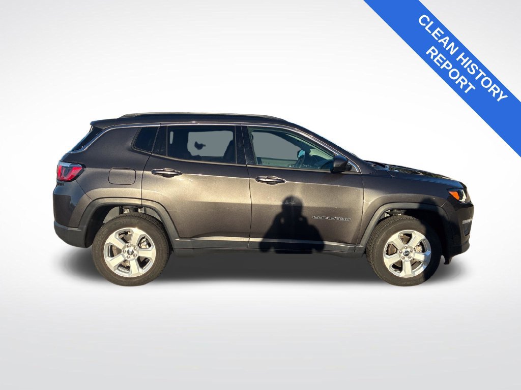 Used 2018 Jeep Compass Latitude w/ Popular Equipment Group AWD/4WD image 2