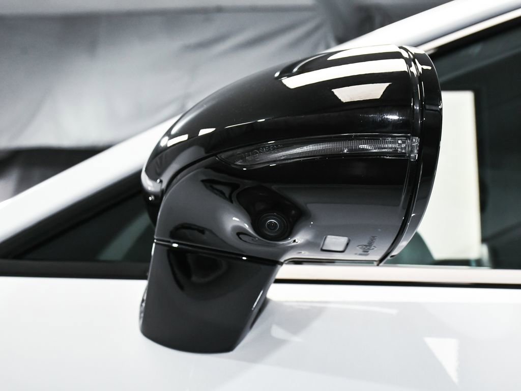 Used 2025 Porsche Panamera 4 image 81