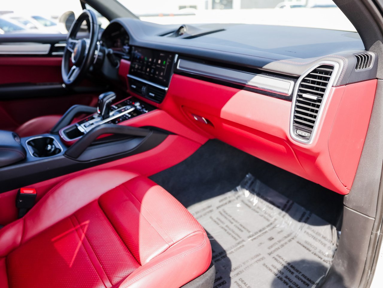 Certified 2022 Porsche Cayenne Platinum Edition image 27