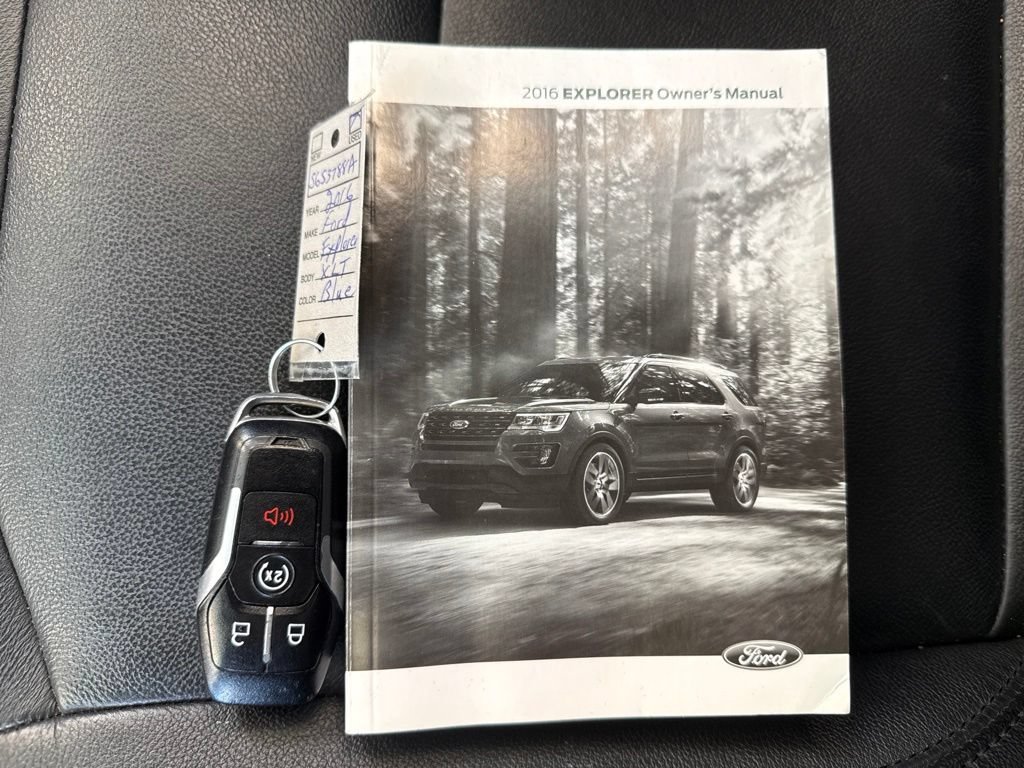 Used 2016 Ford Explorer XLT w/ Equipment Group 202A AWD/4WD image 31