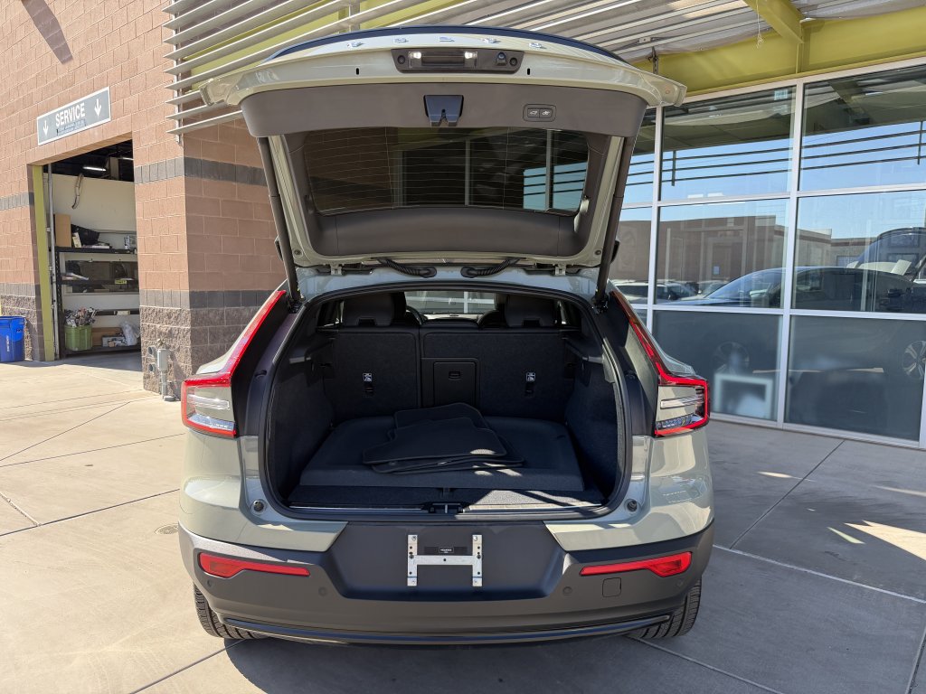 Used 2023 Volvo C40 P8 Recharge Plus AWD/4WD image 37