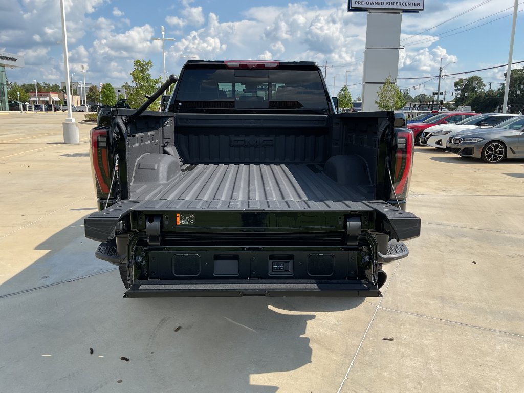 Used 2025 GMC Sierra 2500 AT4X AWD/4WD image 9