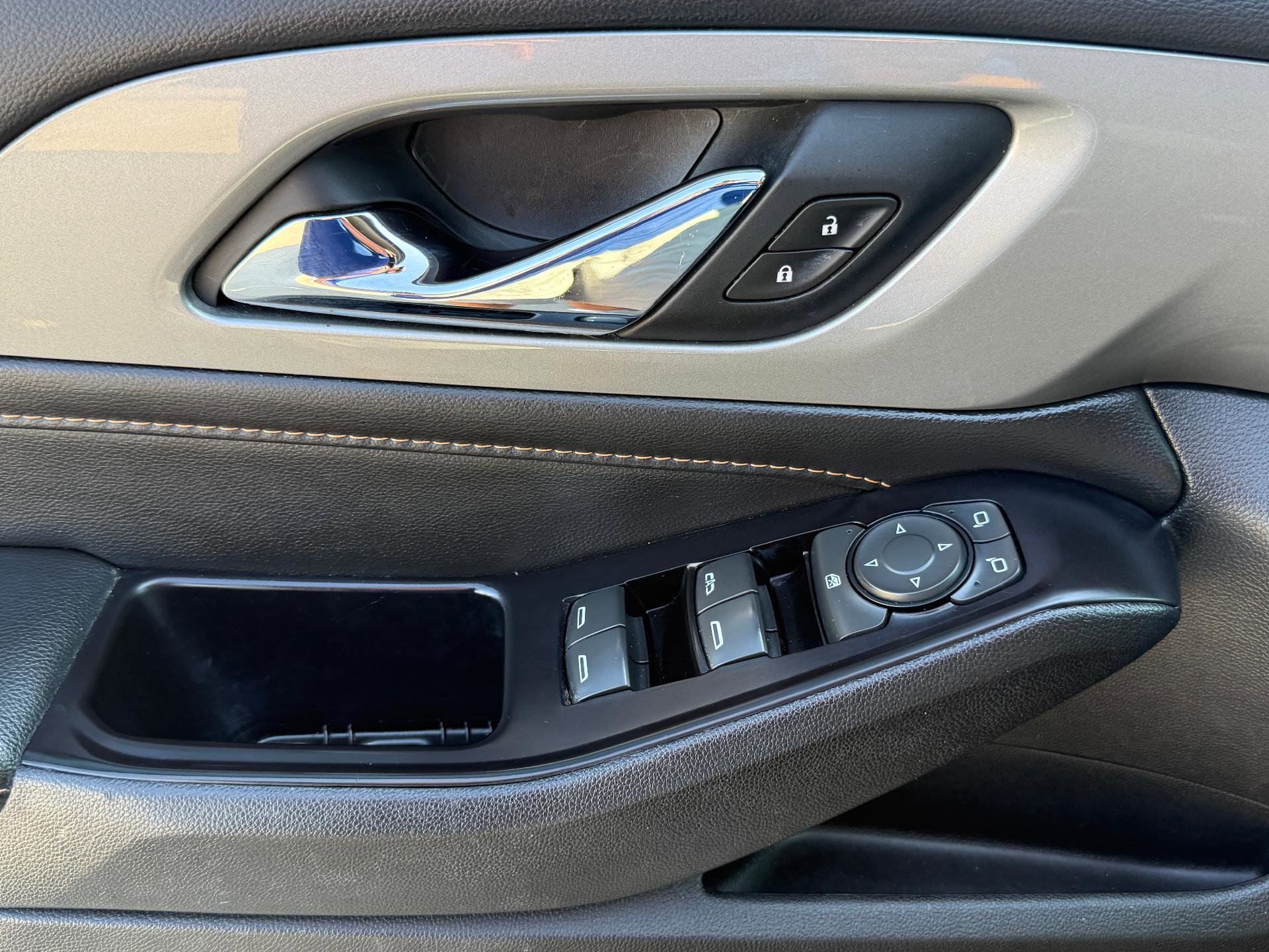 Used 2020 Chevrolet Traverse LT image 18