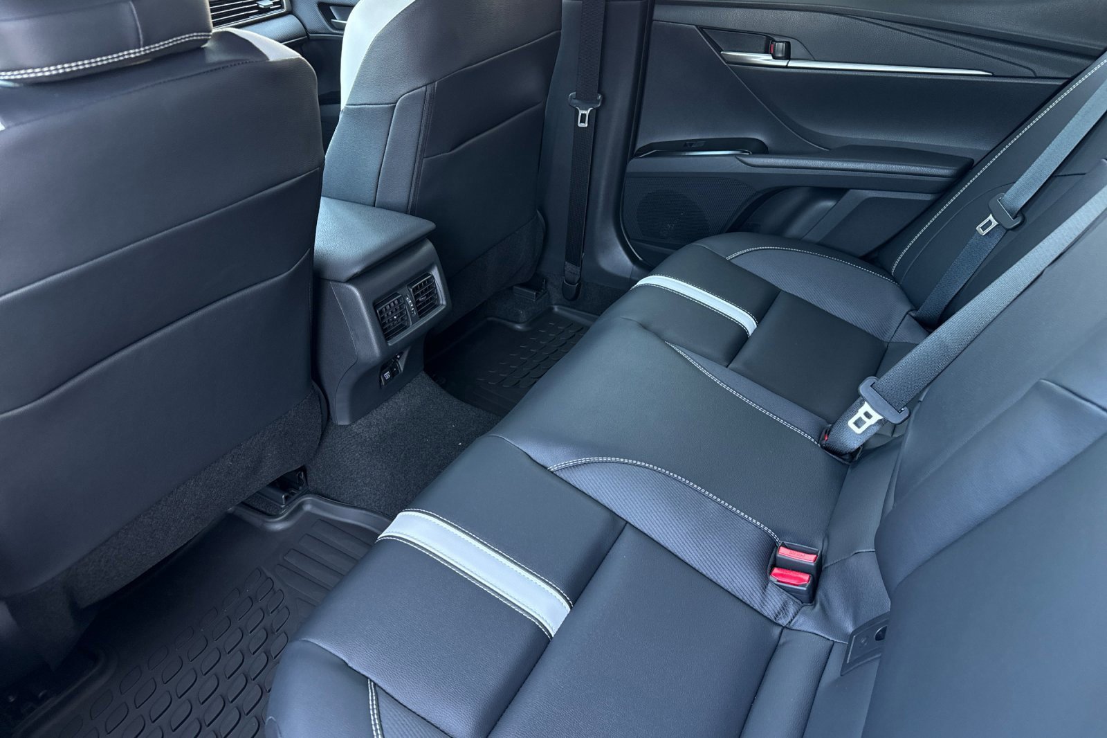 New 2026 Toyota Camry Hybrid image 13