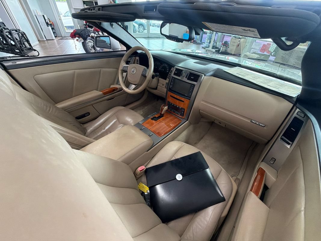 Used 2008 Cadillac XLR RWD image 14