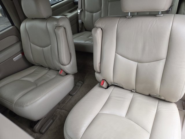 Used 2003 Chevrolet Suburban 2500 LT w/ LT Preferred Equipment Group AWD/4WD image 15