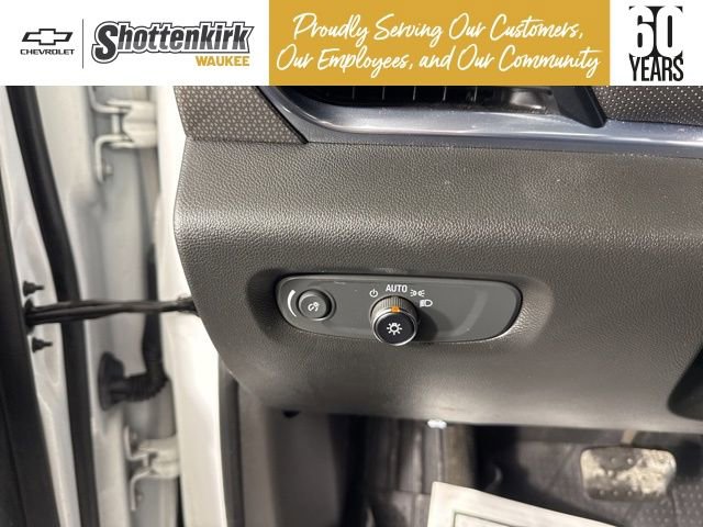 Used 2023 Chevrolet Traverse Premier image 38