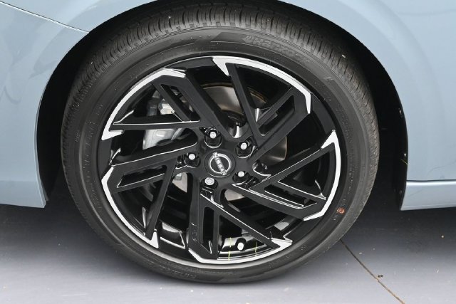 New 2026 Nissan Sentra SR w/ Floor Mat Package FWD image 7