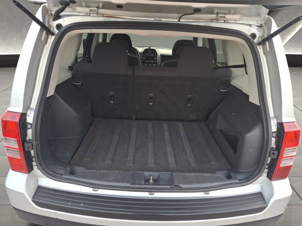 Used 2012 Jeep Patriot Sport w/ PWR Value Group FWD image 8