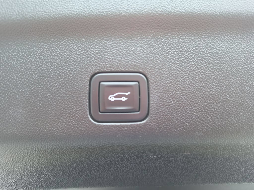 Certified 2023 GMC Yukon XL Denali AWD/4WD image 17