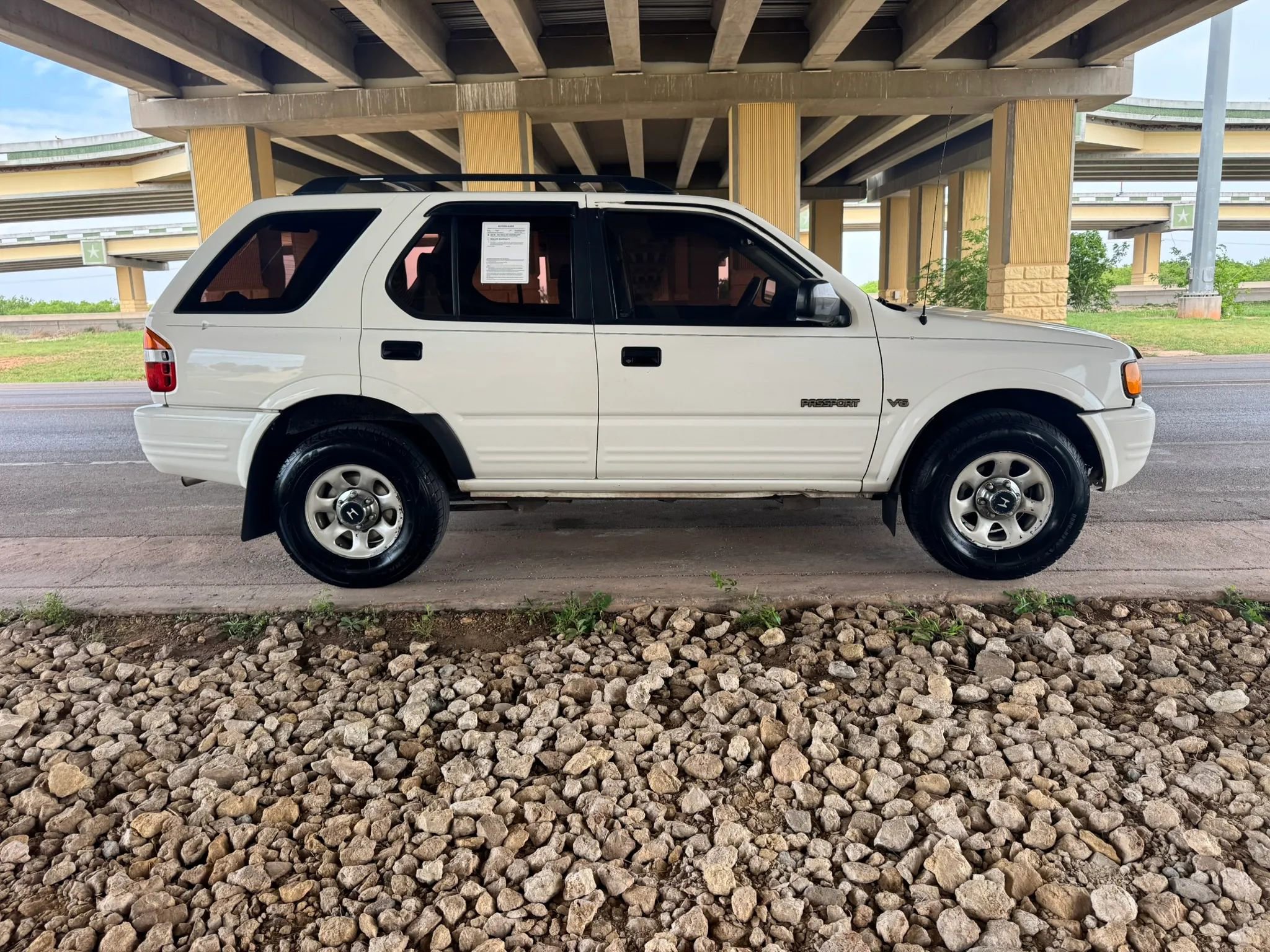 Used 1998 Honda Passport LX image 2