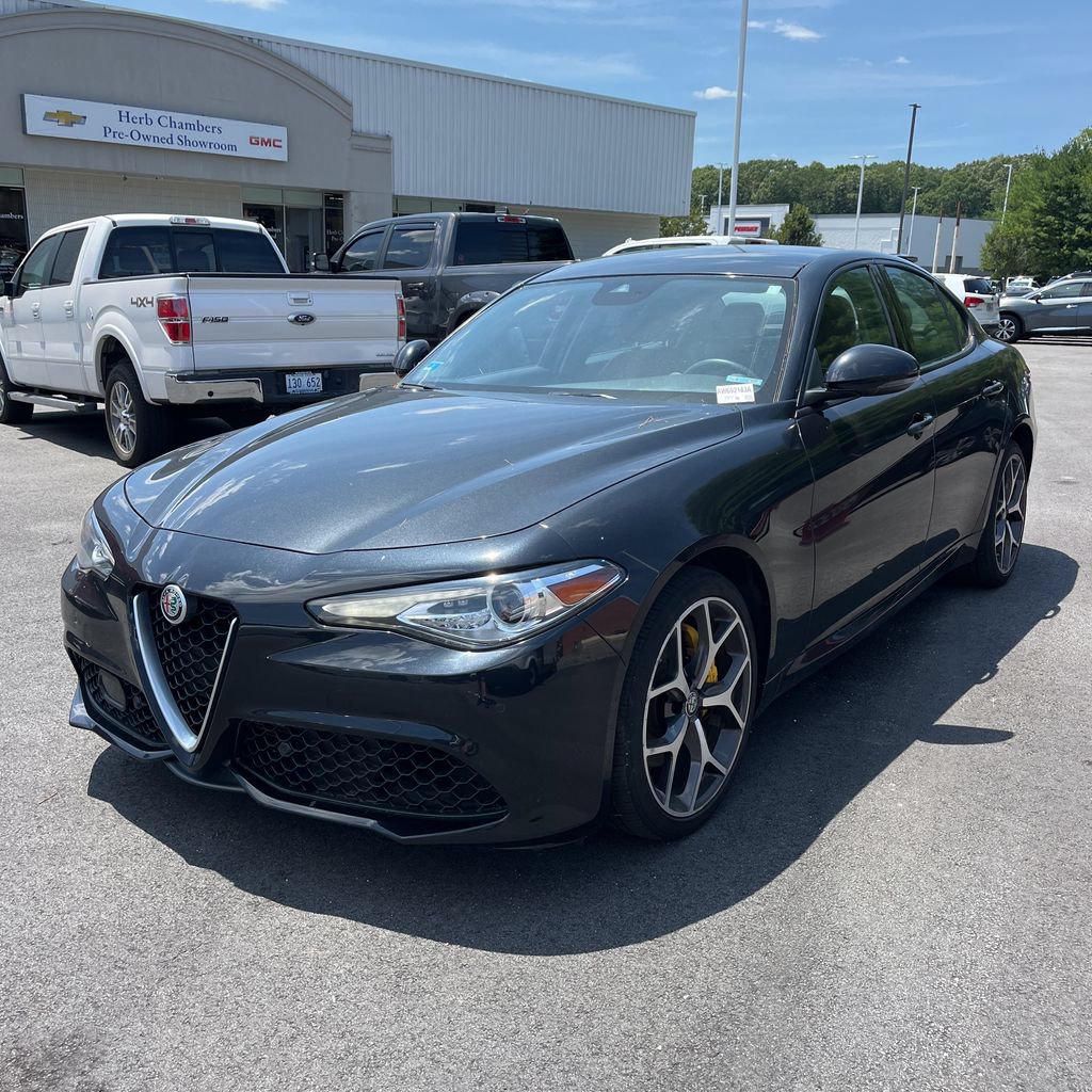 Used 2019 Alfa Romeo Giulia AWD image 2