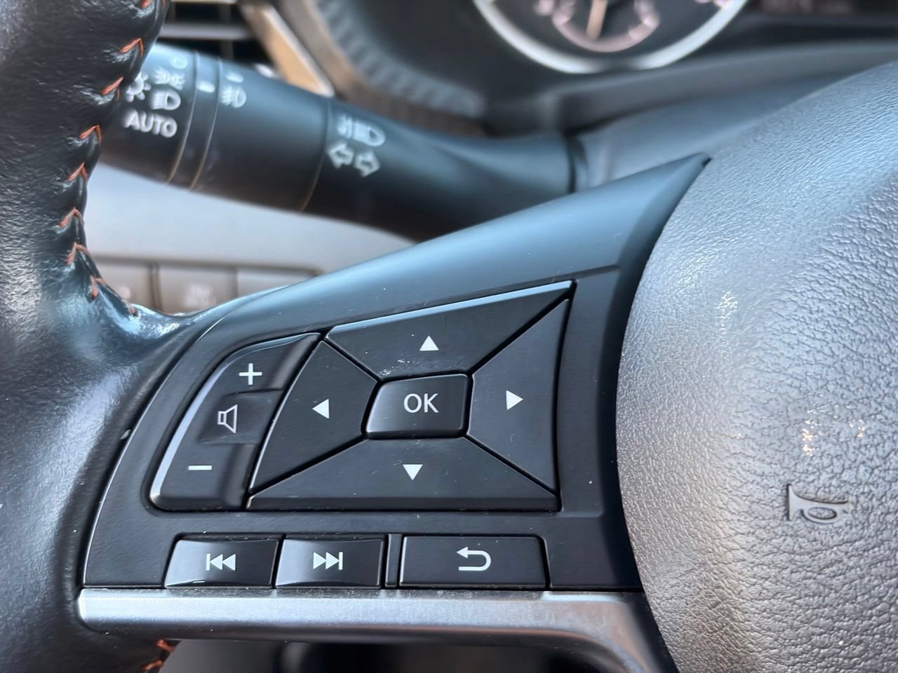 Used 2022 Nissan Sentra SR w/ Electronics Package FWD image 30