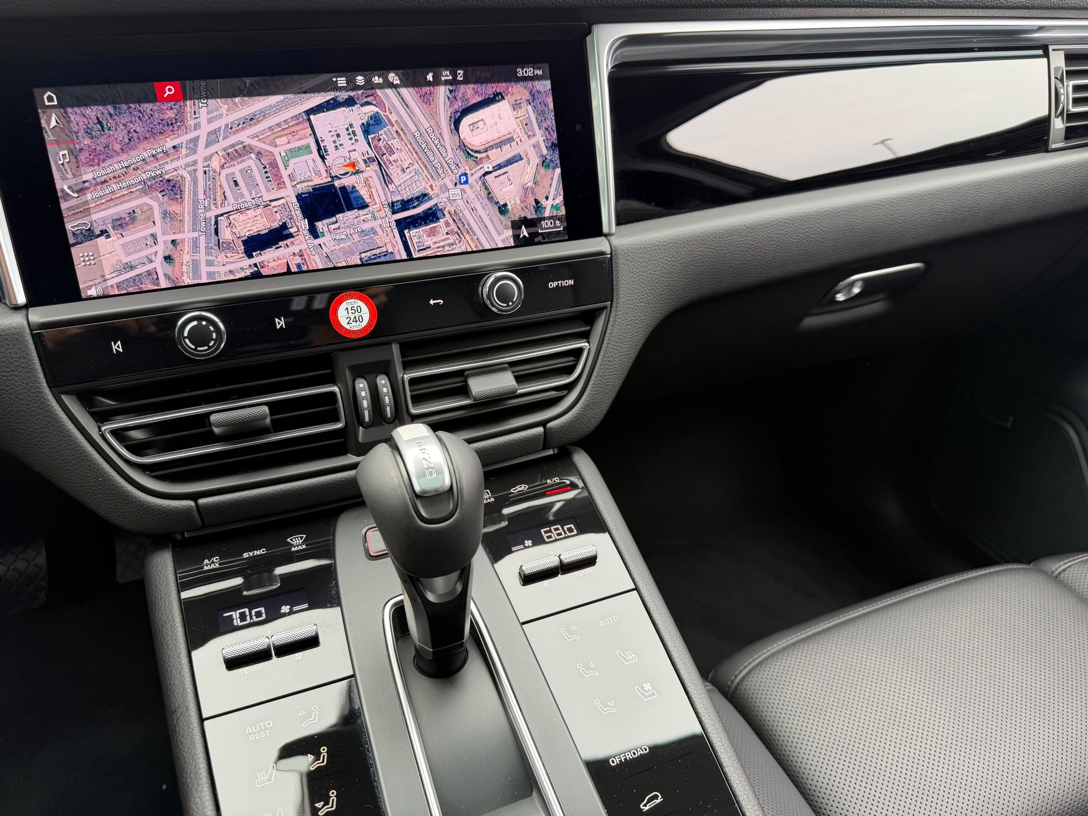 Certified 2026 Porsche Macan image 28